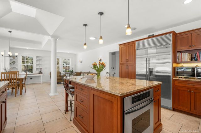 25 Huguenot Drive, Larchmont, NY 10538