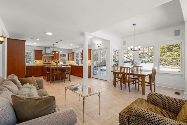 25 Huguenot Drive, Larchmont, NY 10538