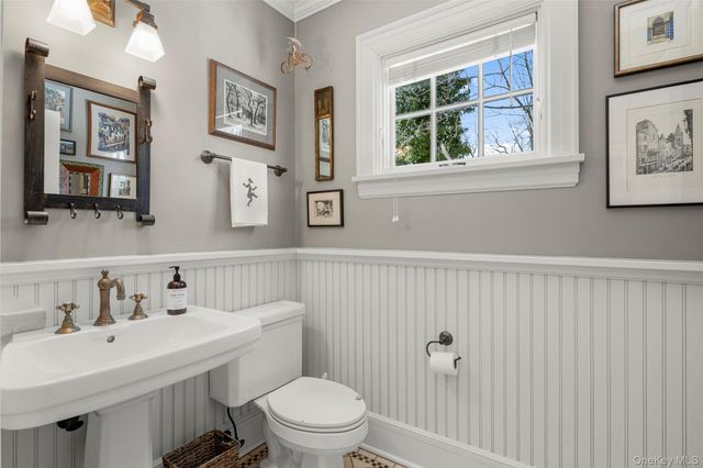 25 Huguenot Drive, Larchmont, NY 10538