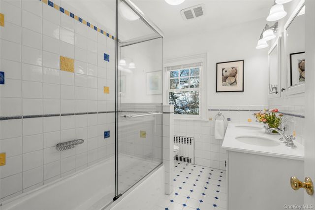 25 Huguenot Drive, Larchmont, NY 10538