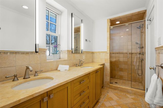 25 Huguenot Drive, Larchmont, NY 10538