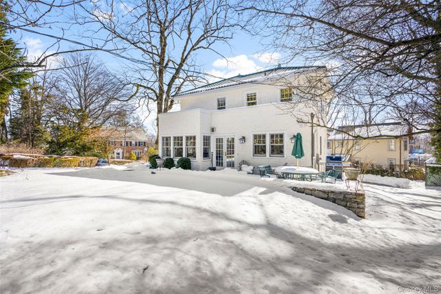 25 Huguenot Drive, Larchmont, NY 10538