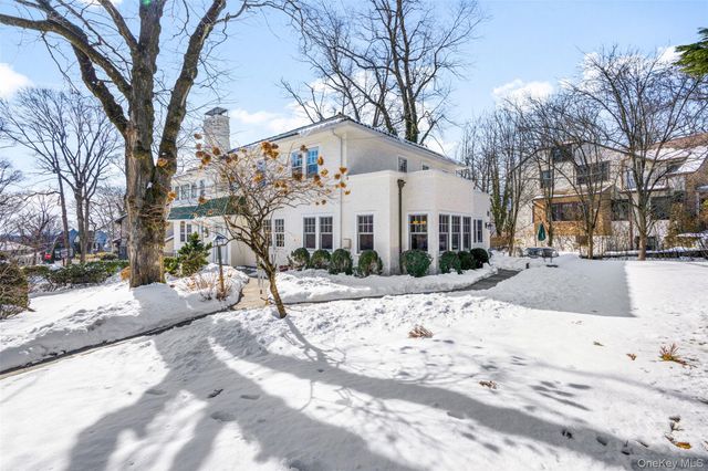 25 Huguenot Drive, Larchmont, NY 10538