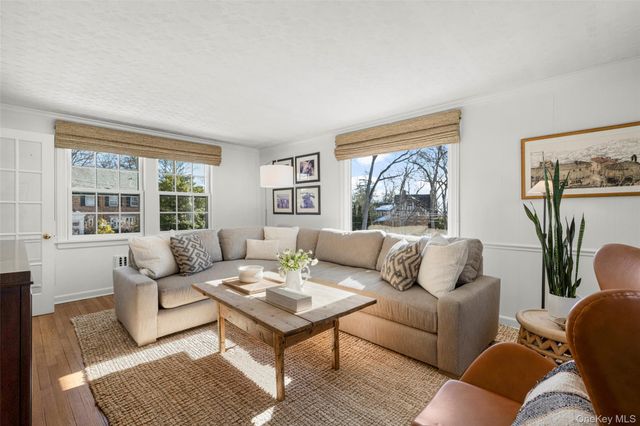 25 Huguenot Drive, Larchmont, NY 10538