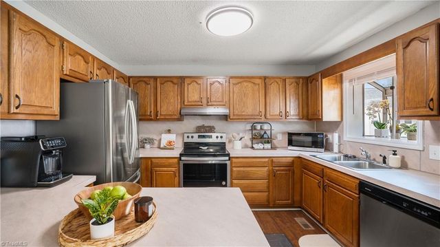 108 Larkspur Lane, Thomasville, NC 27360