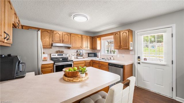 108 Larkspur Lane, Thomasville, NC 27360