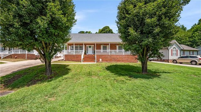 108 Larkspur Lane, Thomasville, NC 27360