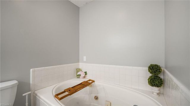 108 Larkspur Lane, Thomasville, NC 27360
