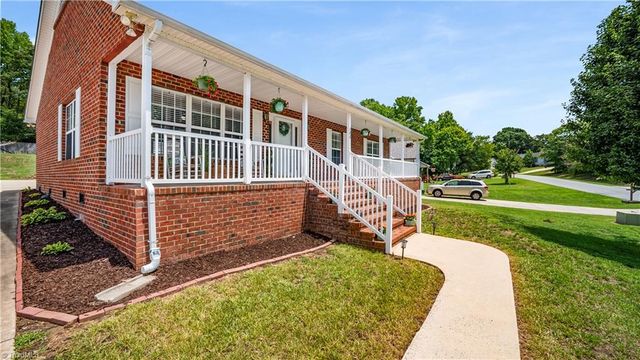 108 Larkspur Lane, Thomasville, NC 27360