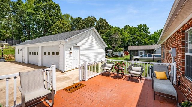 108 Larkspur Lane, Thomasville, NC 27360