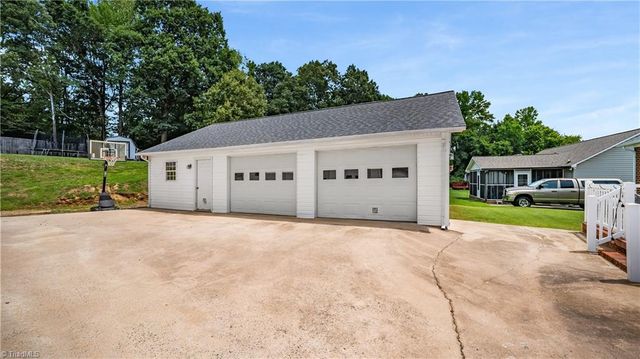 108 Larkspur Lane, Thomasville, NC 27360