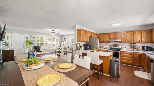 108 Larkspur Lane, Thomasville, NC 27360