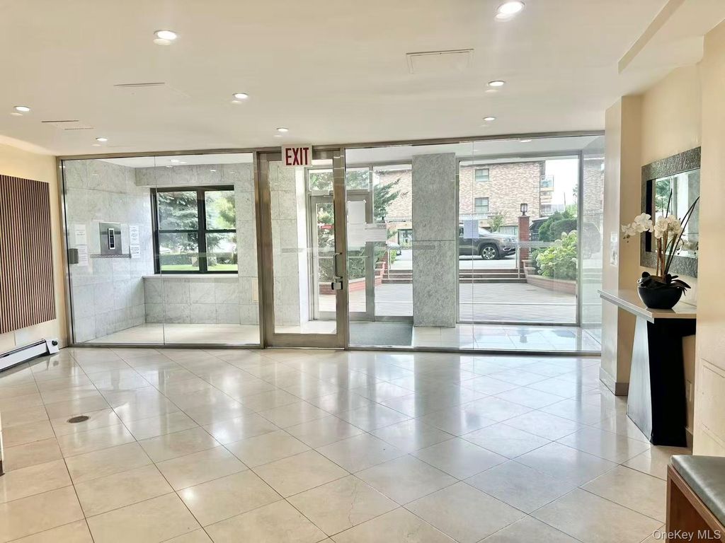 99-60 63rd Road 5W, Rego Park, NY 11374 — photo 2