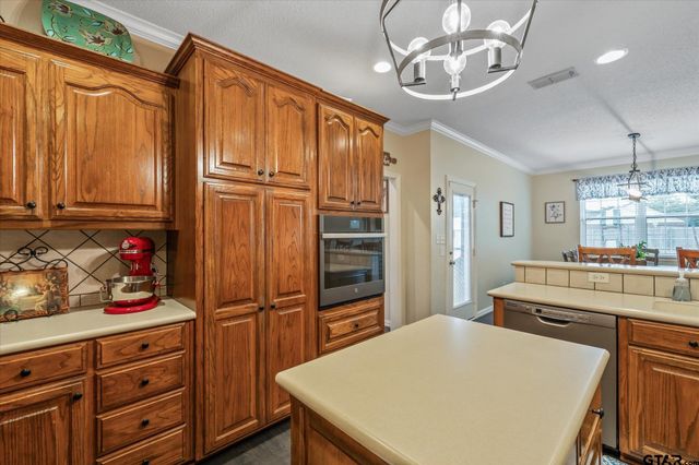 22206 Ellis Dr, Chandler, TX 75758