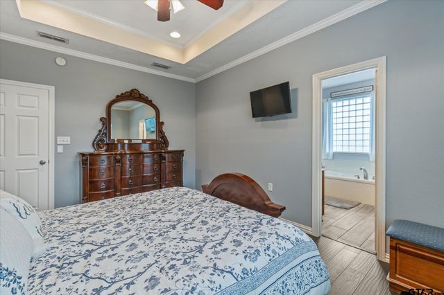 22206 Ellis Dr, Chandler, TX 75758