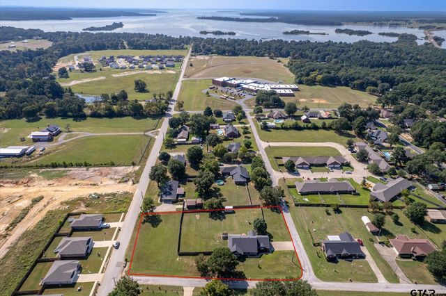 22206 Ellis Dr, Chandler, TX 75758