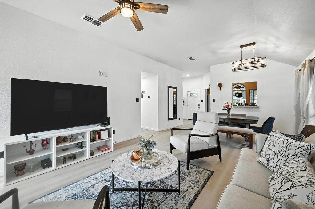 1063 Roundrock Drive, Saginaw, TX 76179