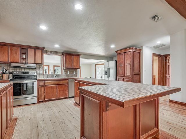 601 SE 108th Avenue, Norman, OK 73026