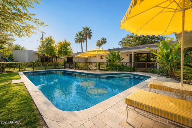 627 W PALMAIRE Avenue, Phoenix, AZ 85021