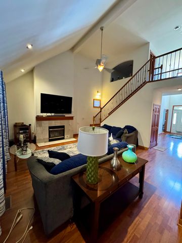 9204 Wright Street, Merrillville, IN 46410