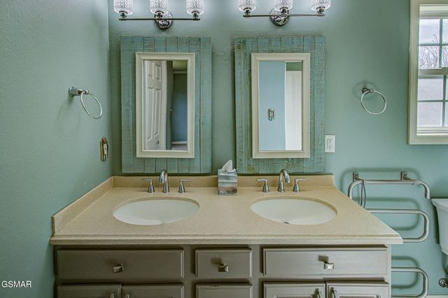 1010 Stones Throw Lane, Sevierville, TN 37876