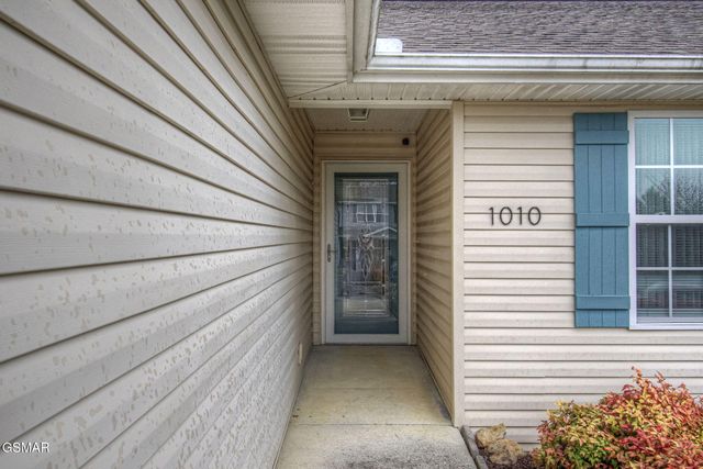 1010 Stones Throw Lane, Sevierville, TN 37876