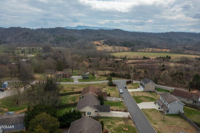 1010 Stones Throw Lane, Sevierville, TN 37876