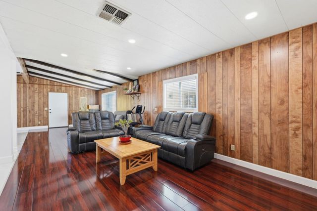 403 Chateau La Salle 403, San Jose, CA 95111