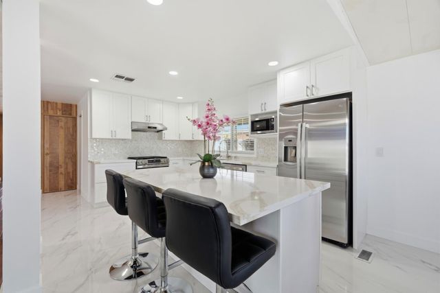 403 Chateau La Salle 403, San Jose, CA 95111