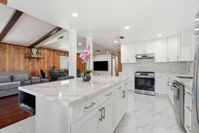 403 Chateau La Salle 403, San Jose, CA 95111