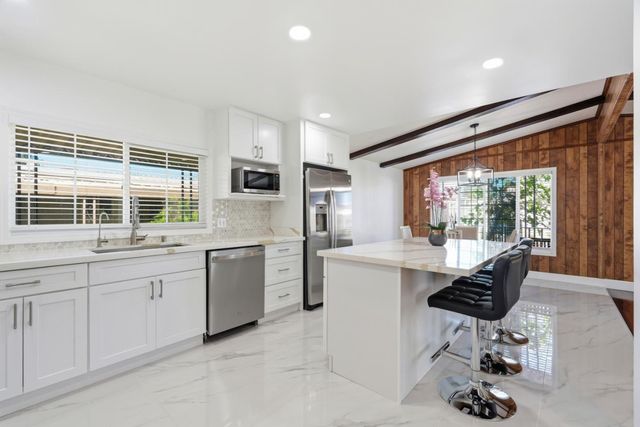 403 Chateau La Salle 403, San Jose, CA 95111