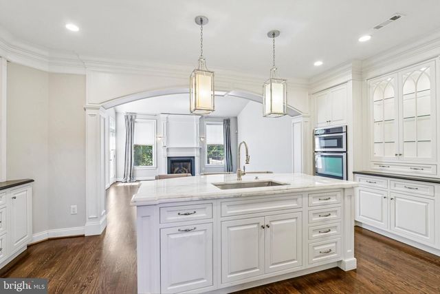 112 SARAZEN DR, Moorestown, NJ 08057