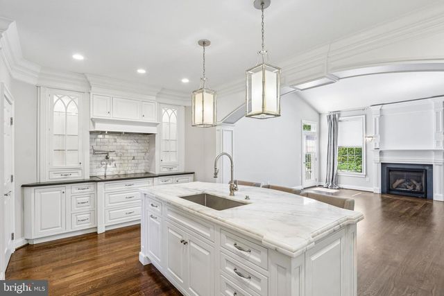 112 SARAZEN DR, Moorestown, NJ 08057