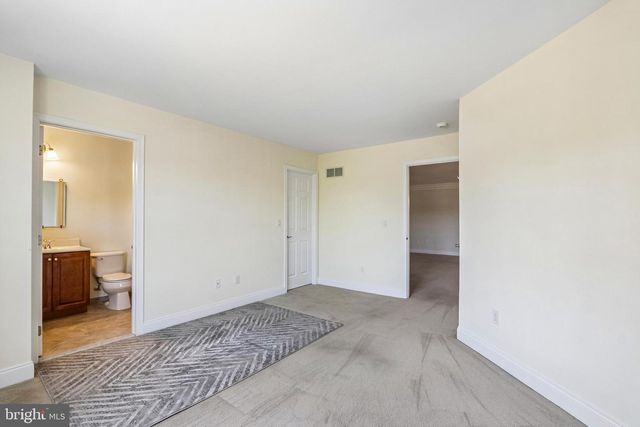 112 SARAZEN DR, Moorestown, NJ 08057
