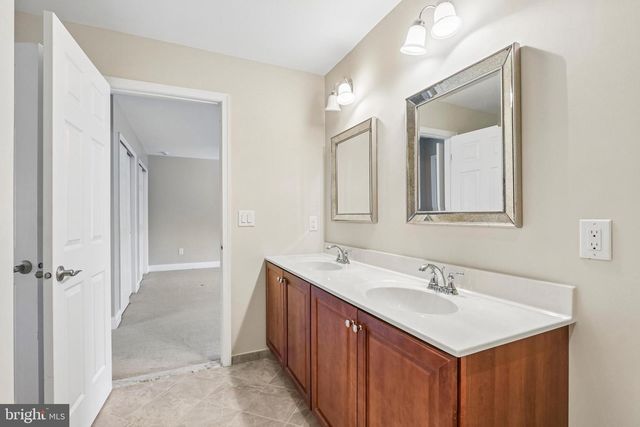 112 SARAZEN DR, Moorestown, NJ 08057