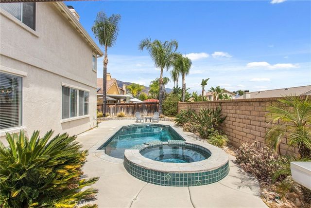 30183 Frontera Del Sur, Highland, CA 92346