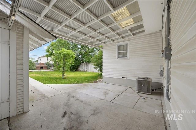 915 13th Ave S, Nampa, ID 83651