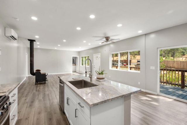 716 Railroad Flat Rd, Mokelumne Hill, CA 95245