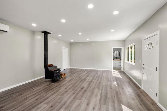 716 Railroad Flat Rd, Mokelumne Hill, CA 95245