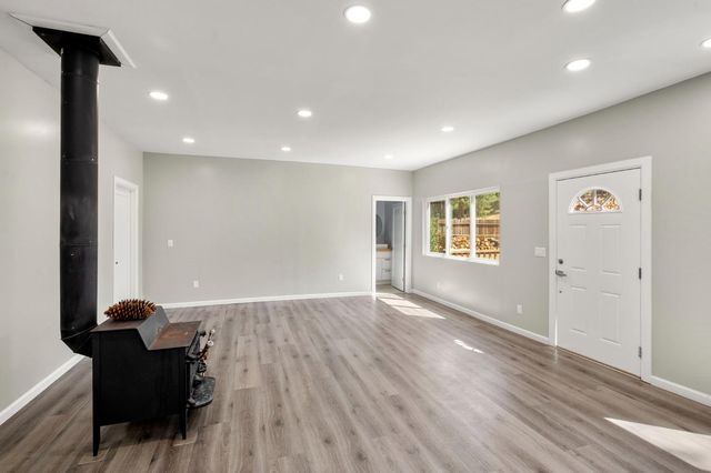 716 Railroad Flat Rd, Mokelumne Hill, CA 95245