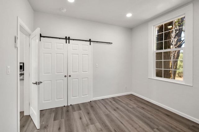 716 Railroad Flat Rd, Mokelumne Hill, CA 95245