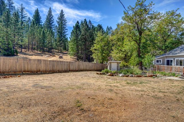716 Railroad Flat Rd, Mokelumne Hill, CA 95245