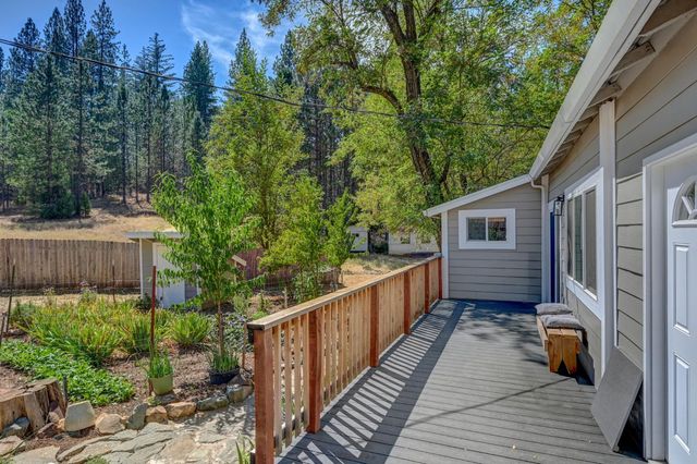 716 Railroad Flat Rd, Mokelumne Hill, CA 95245