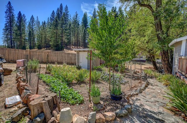 716 Railroad Flat Rd, Mokelumne Hill, CA 95245
