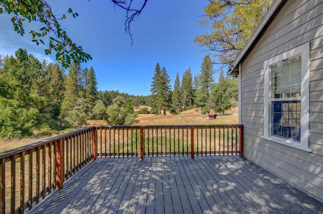 716 Railroad Flat Rd, Mokelumne Hill, CA 95245