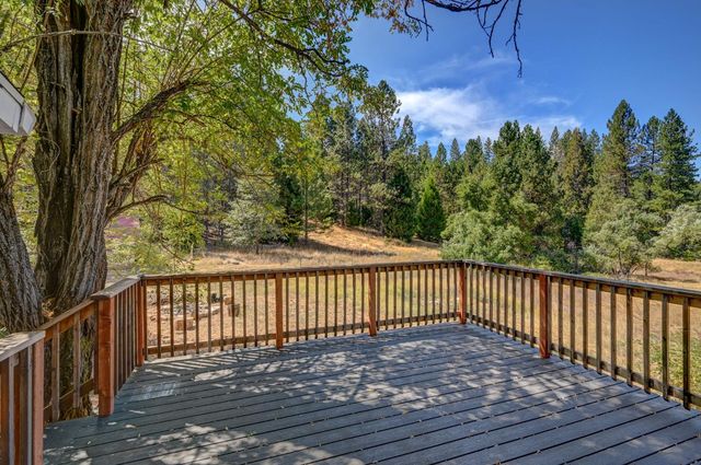 716 Railroad Flat Rd, Mokelumne Hill, CA 95245