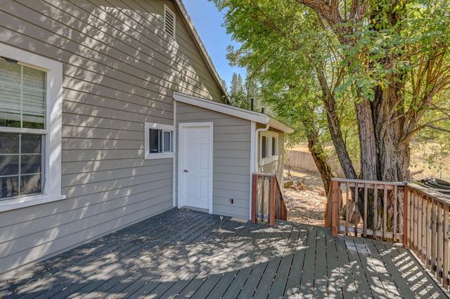 716 Railroad Flat Rd, Mokelumne Hill, CA 95245