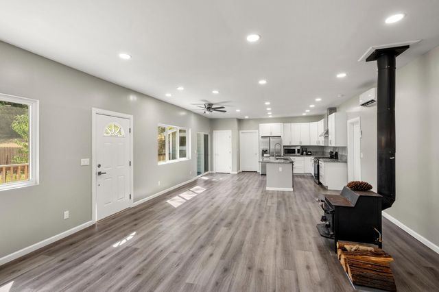 716 Railroad Flat Rd, Mokelumne Hill, CA 95245