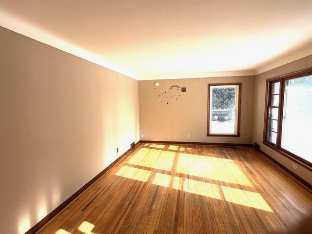 1415 Burke Avenue W, Roseville, MN 55113