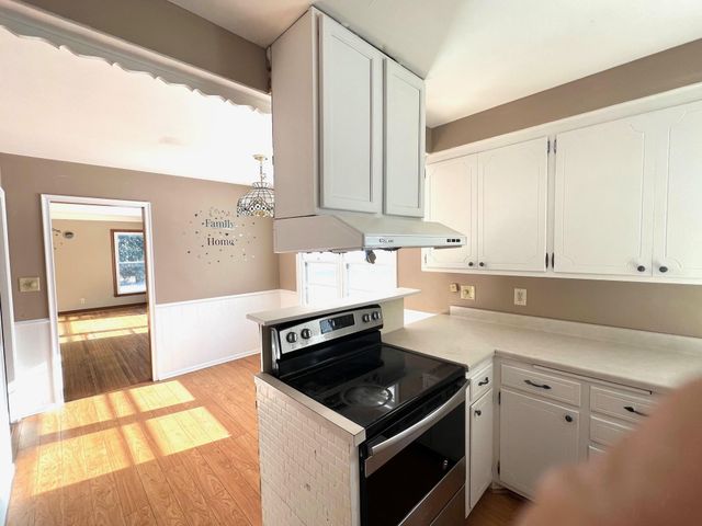 1415 Burke Avenue W, Roseville, MN 55113